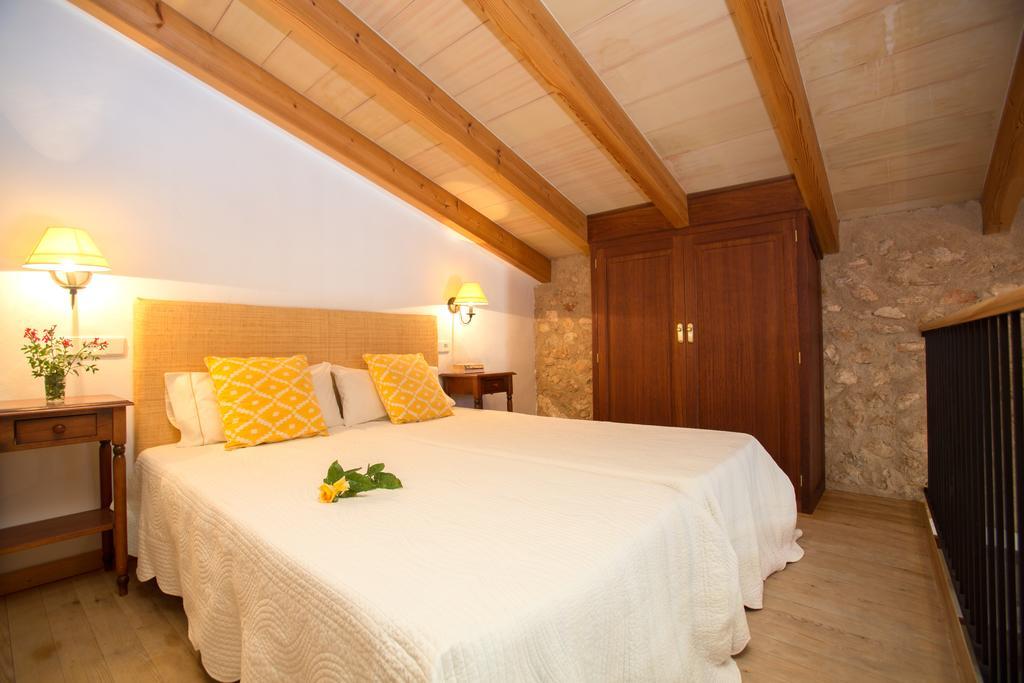 Agroturismo Es Pla De Llodra Manacor  Room photo